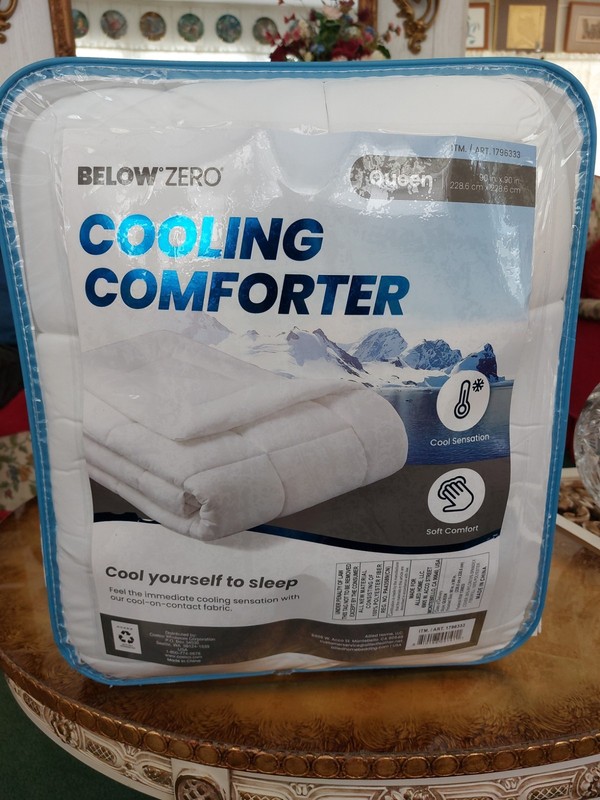 BELOW ZERO Cooling Comforter (Queen) New In Package gallery
