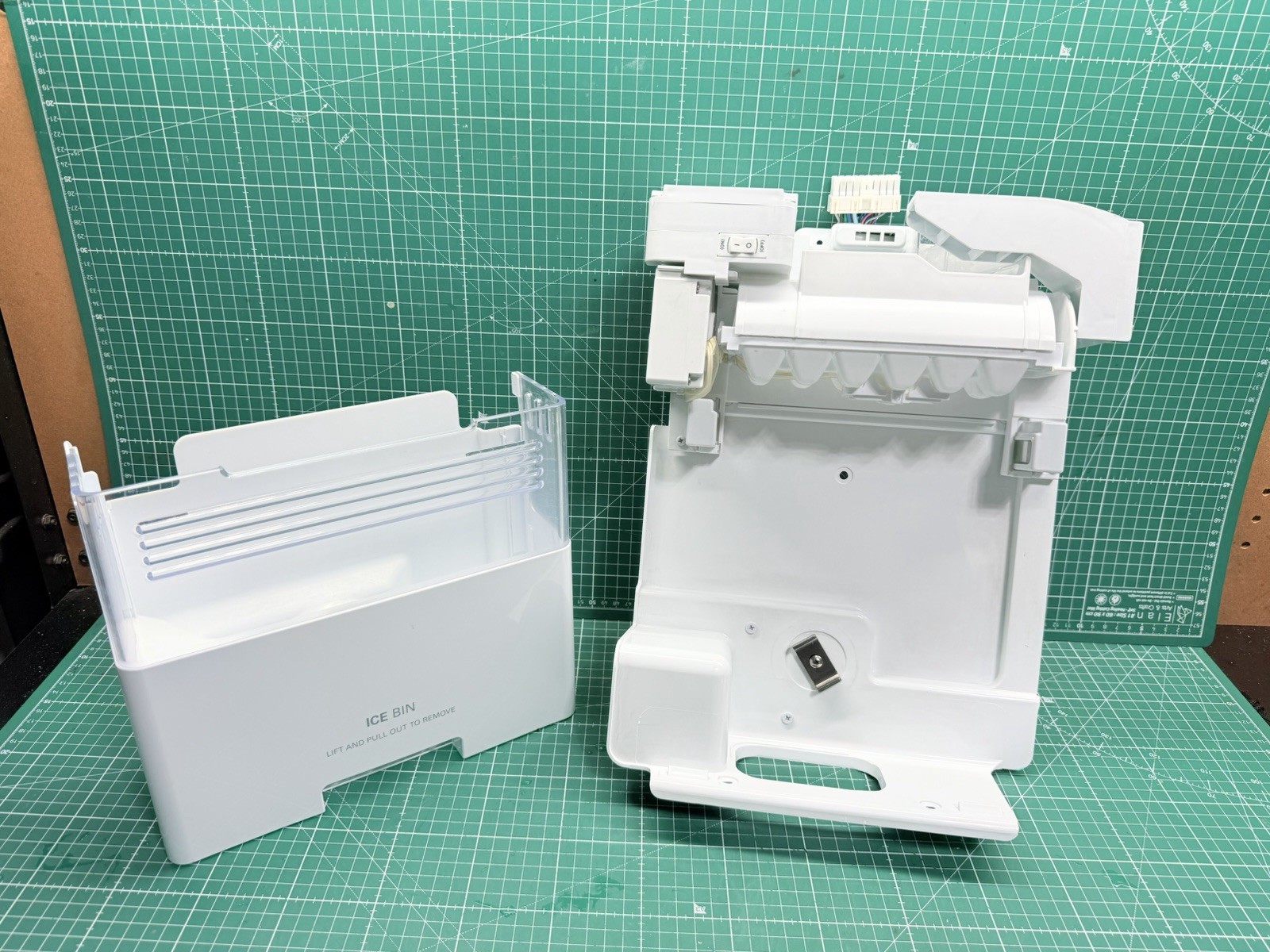 LG Refrigerator Ice Maker And Auger Motor (SEE PICS) P# EAU60783801 AEQ72910401 gallery