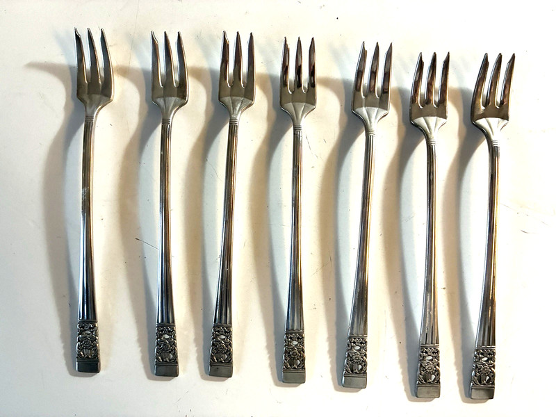 Oneida Community Silverplate Coronation Pattern Vtg 7pc Cocktail Seafood Forks gallery