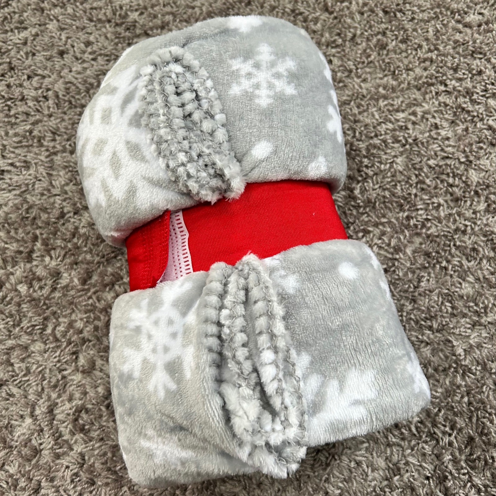 Holiday Time Super Soft Plush Throw Grey White Snowflake Blanket 50x60 NEW gallery