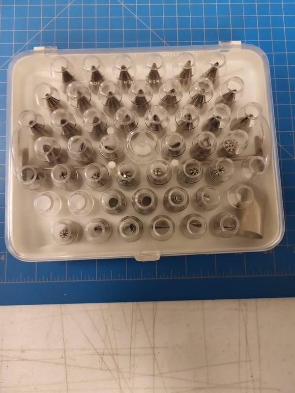 Vintage Wilton Cake Decorating Master Tip Set 45+ Icing Nozzles Flower Nails Cas gallery