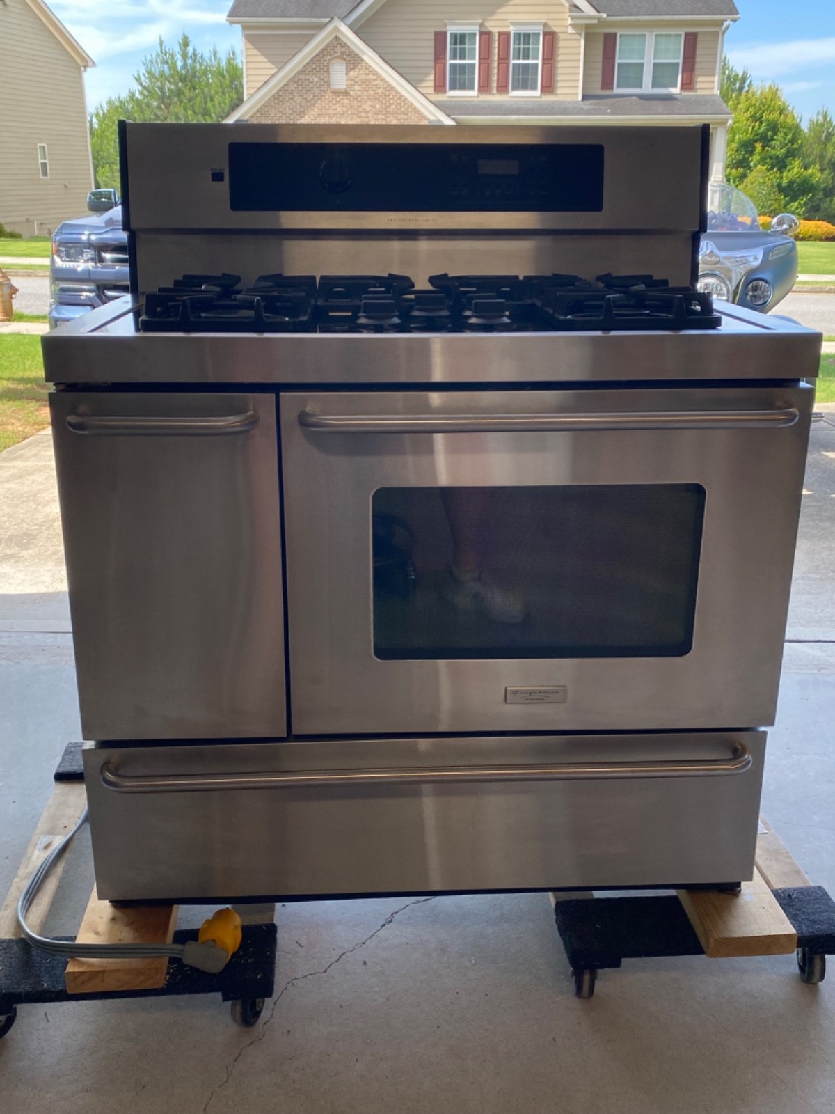 Frigidaire Pro 40" Dual Fuel Range - Double Oven/5 Burner - Excellent Condition! gallery
