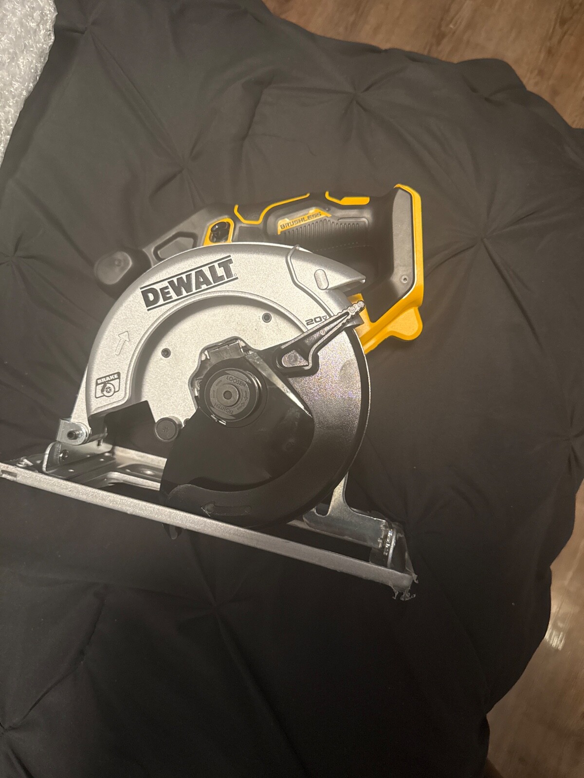 DEWALT 20V MAX Circular Saw, 6-1/2-Inch Blade, 460 MWO Engine, 0-50 Degree Bevel gallery
