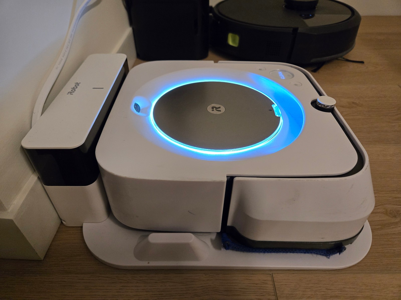 iRobot Braava Jet M6 Ultimate Wi-Fi Connected Robot Mop gallery