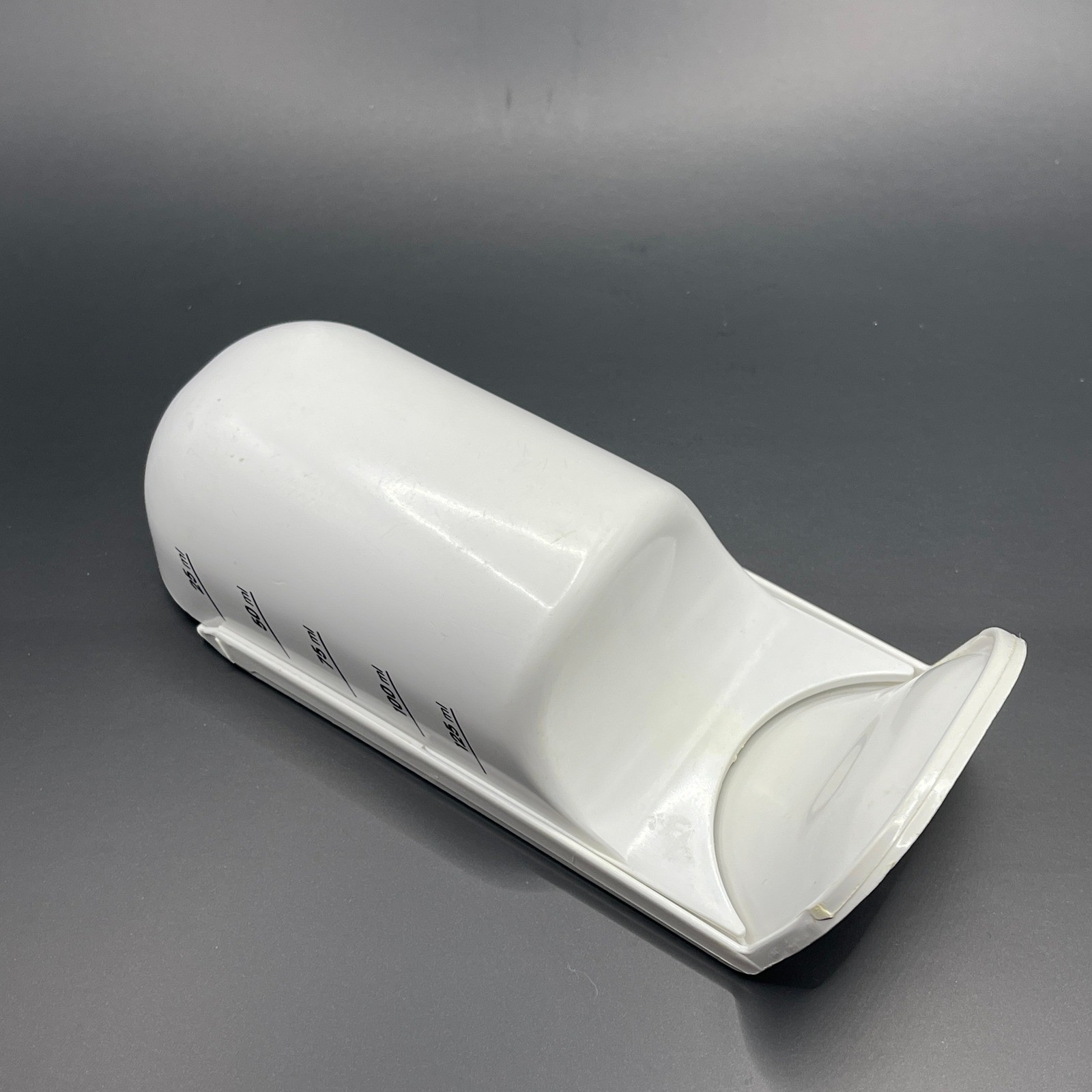 The Pampered Chef Adjustable Measuring Cup White Plastic 1/2 Cup 125ml USA made gallery