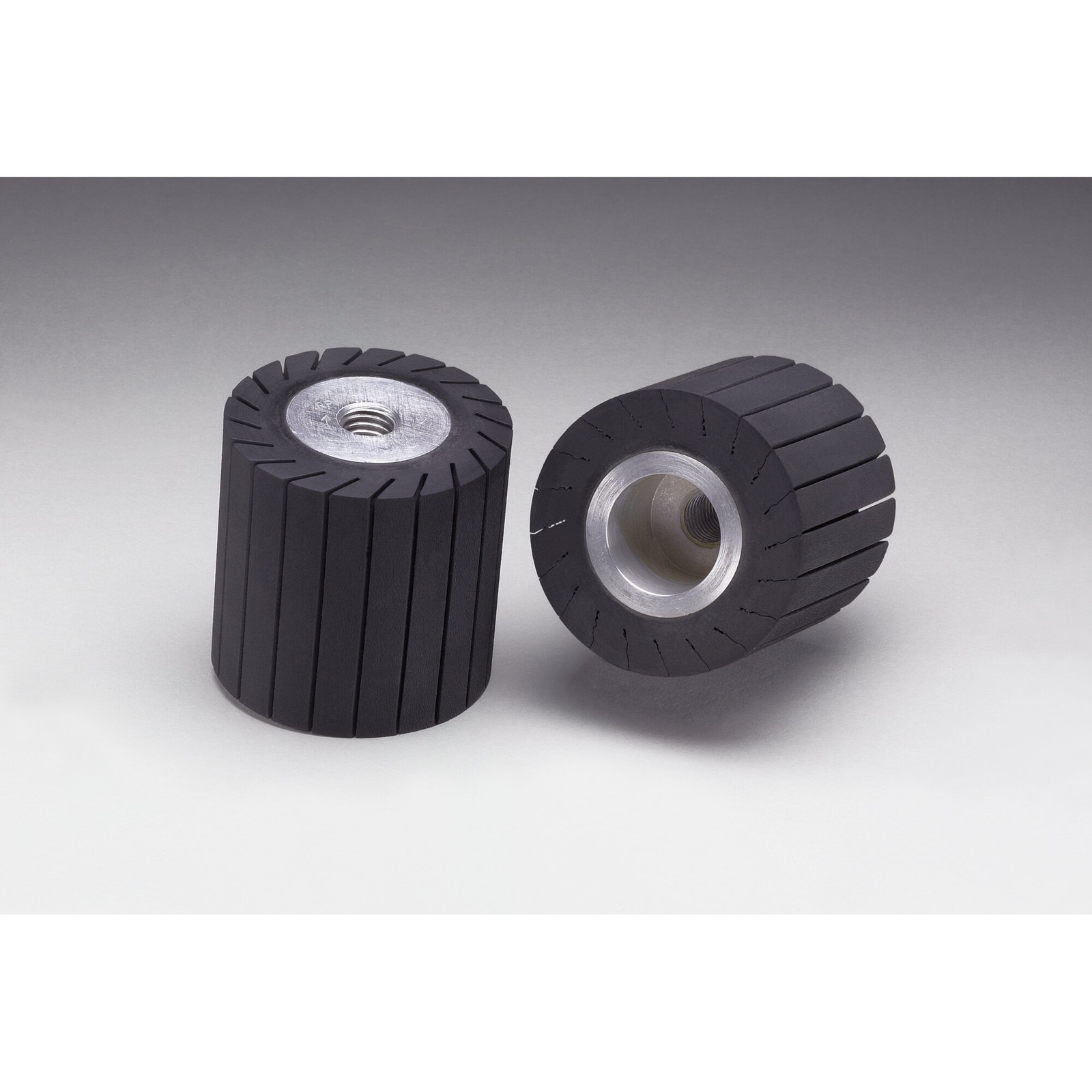 3M Rubber Slotted Expander Wheel 77722, 3 in x 3 in x 5/8 in-11Internal gallery