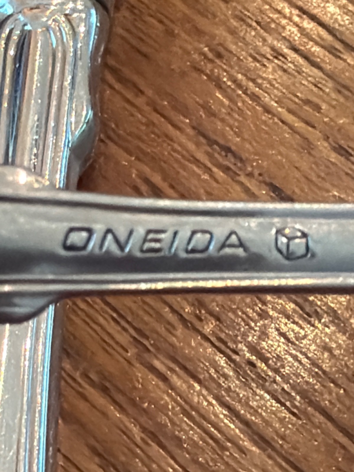 Oneida CLASSIC SHELL Master Butter Knife & Sugar Shell Spoon Stainless CUBE gallery