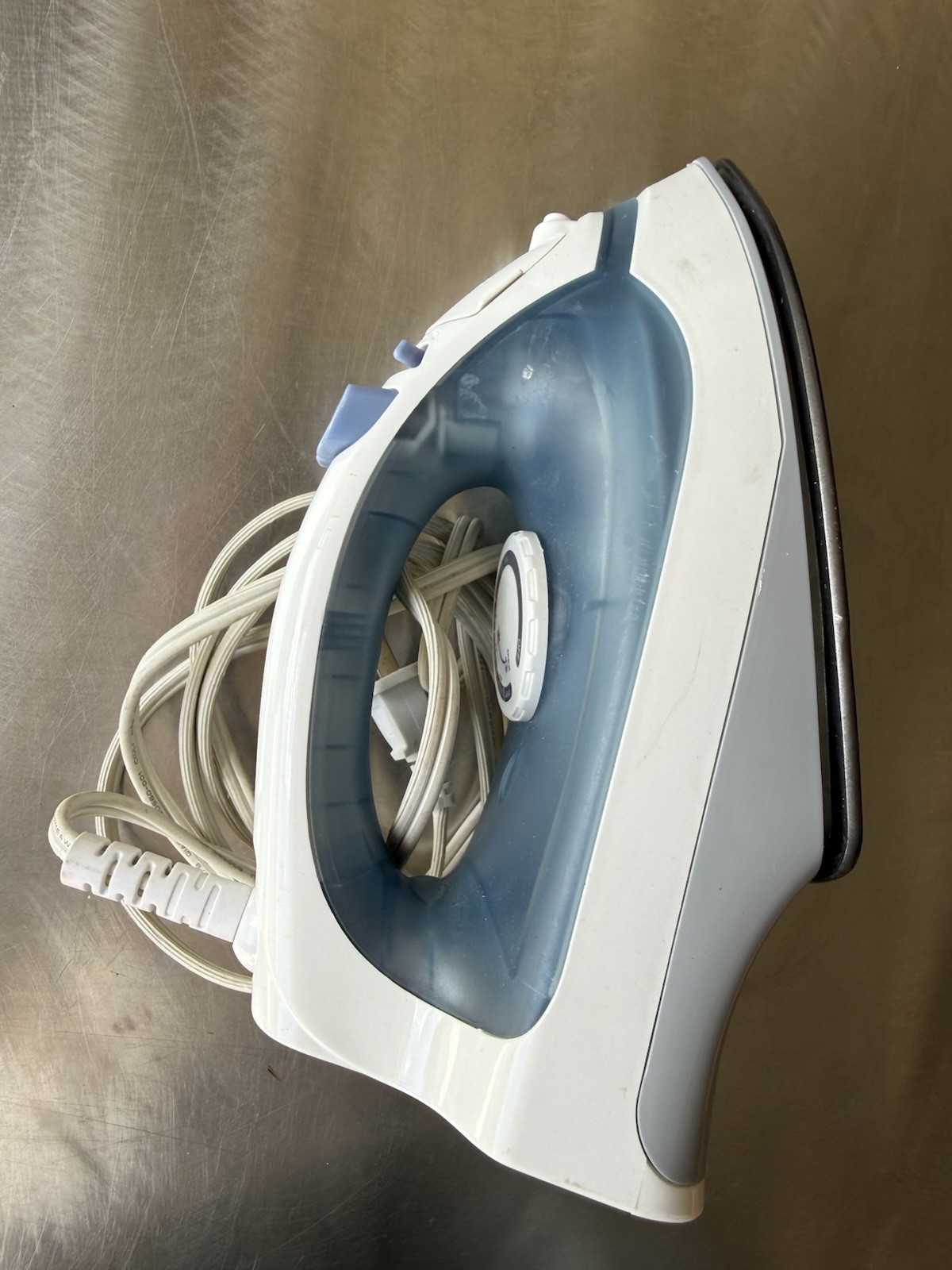 True Living Essentials Steam Iron Model TLE- 1700 / 1200W. Tested Works! gallery
