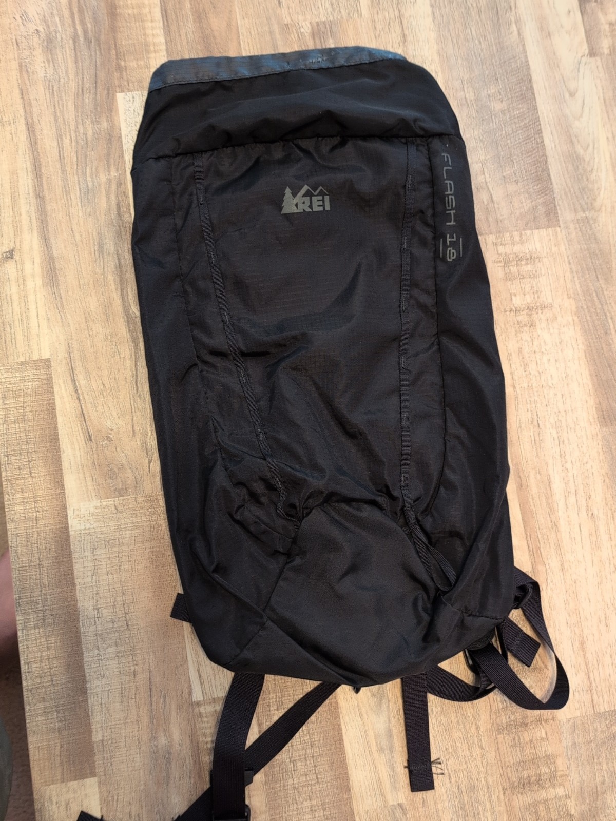 REI Flash 18 Black Lightweight Backpack