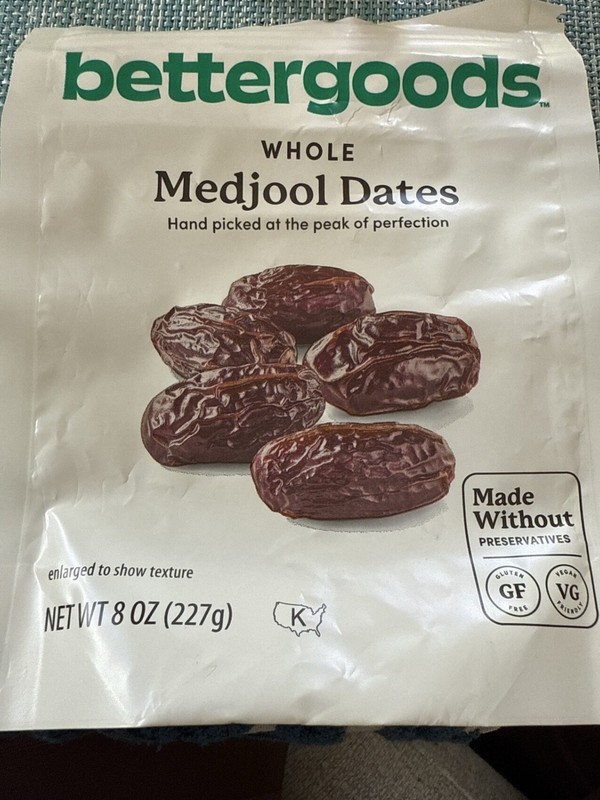 bettergoods Whole Medjool Dates Dried Fruit gallery