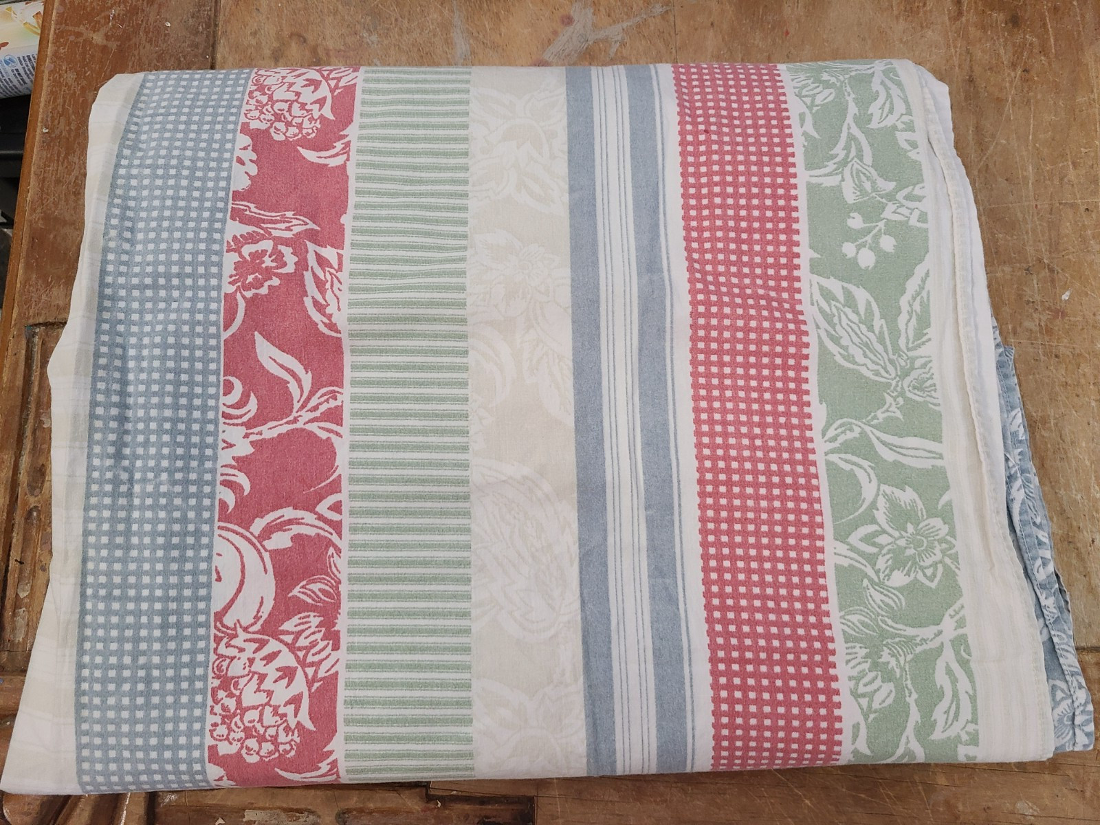 Guess Home "Patterned Stripes" Twin Flat Sheet gallery