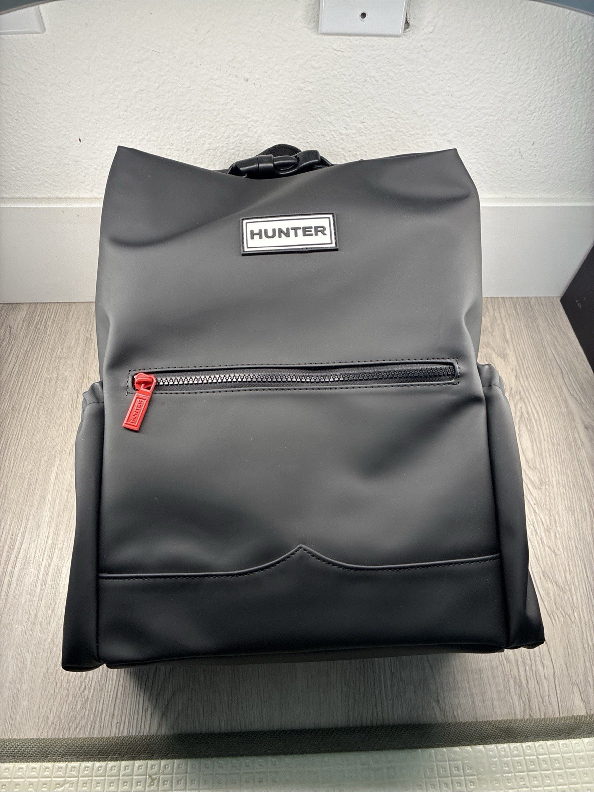 HUNTER Top Clip Backpack Smooth Black with Red Zipper 2