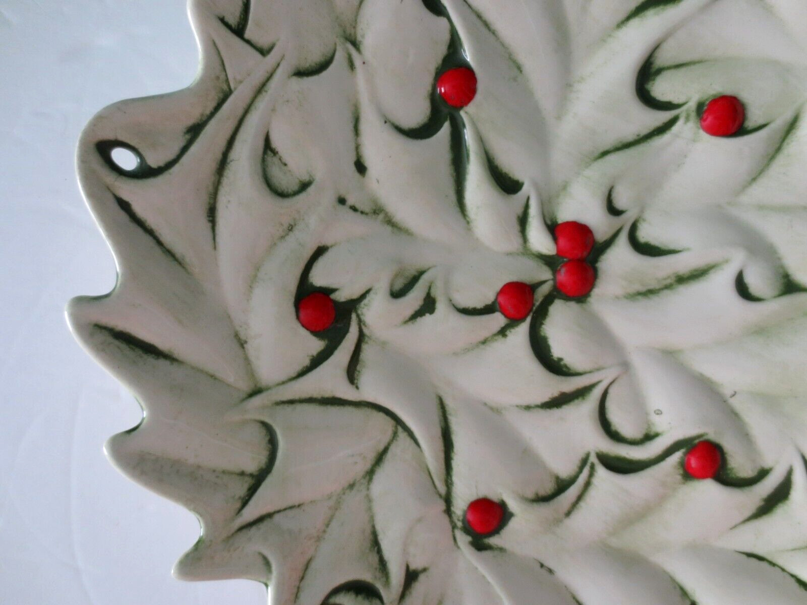 ATLANTIC MOLD - New Rare Christmas Dish / Wall Hanging - 11" Diameter 2.4 Pounds gallery