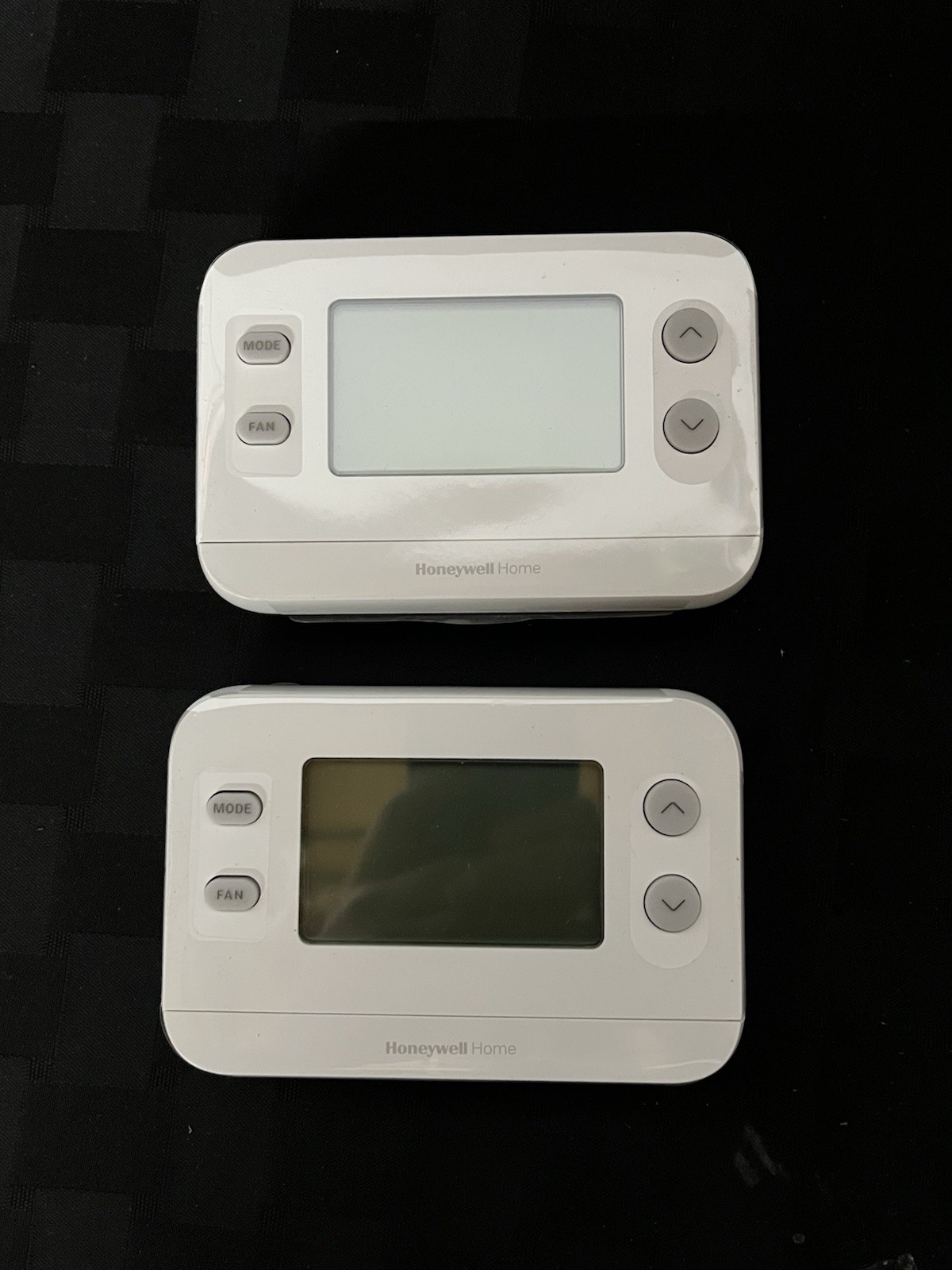 Honeywell Home X1N Non-Programmable Thermostat 1H/1C RTH11B White (2 pk) New OB gallery