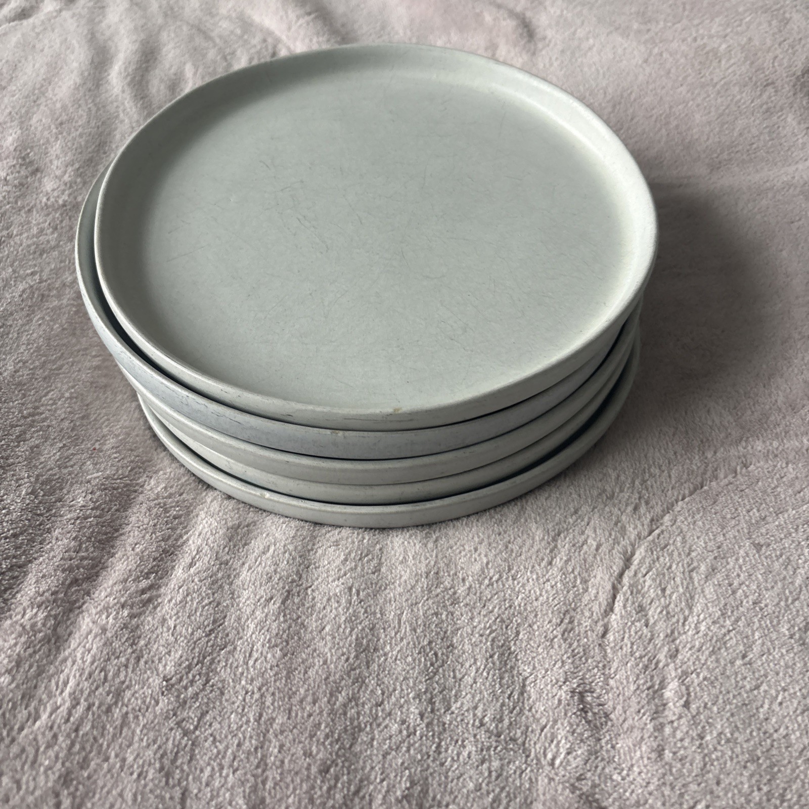 CB2 Crate & Barrel Set Of 5 Appetizer Salad Stackable Plates Stoneware 8 1/2" gallery