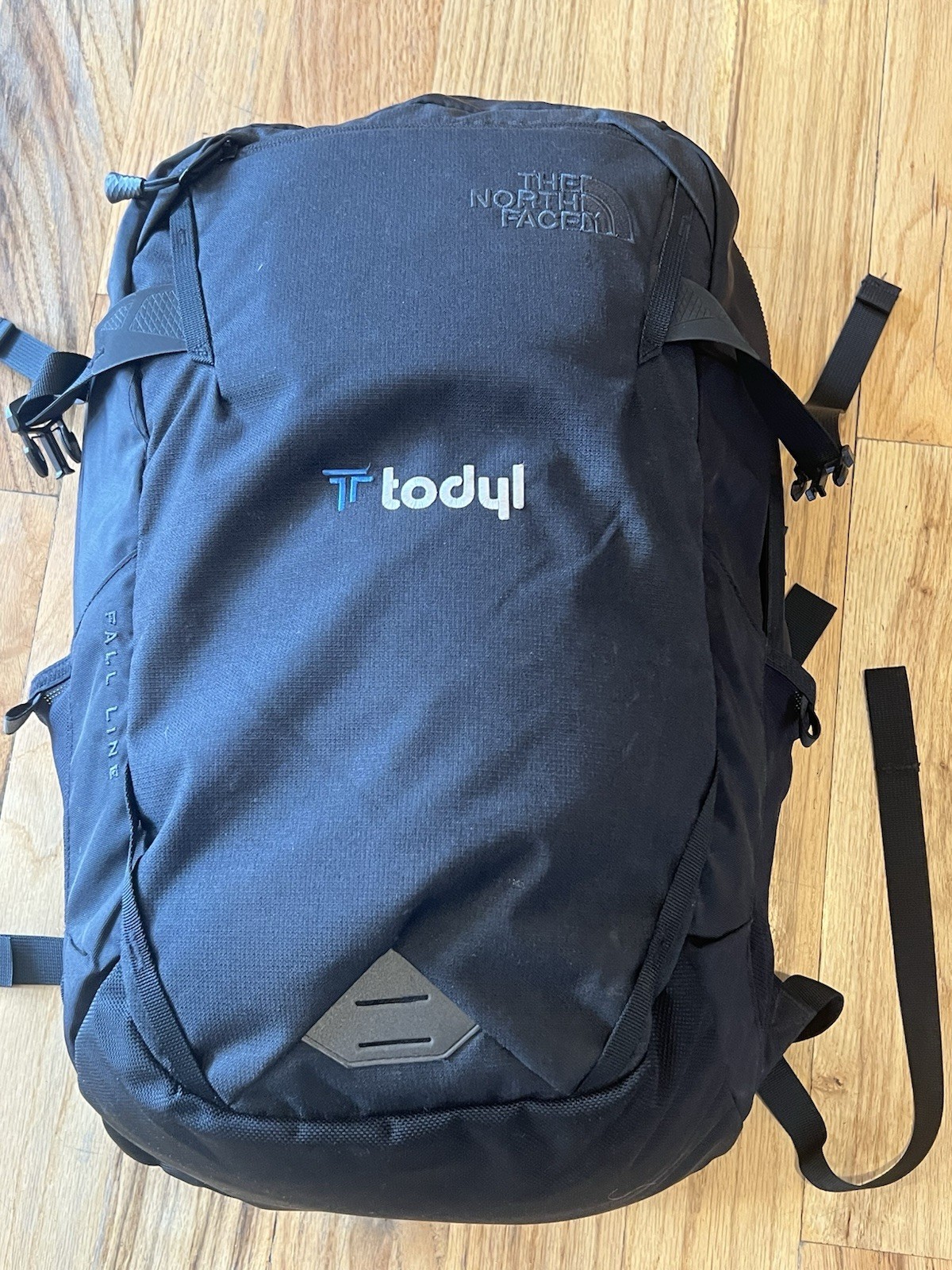 The North Face Fall Line Backpack FlexVent Black Multipurpose Laptop Bag W/Logo 