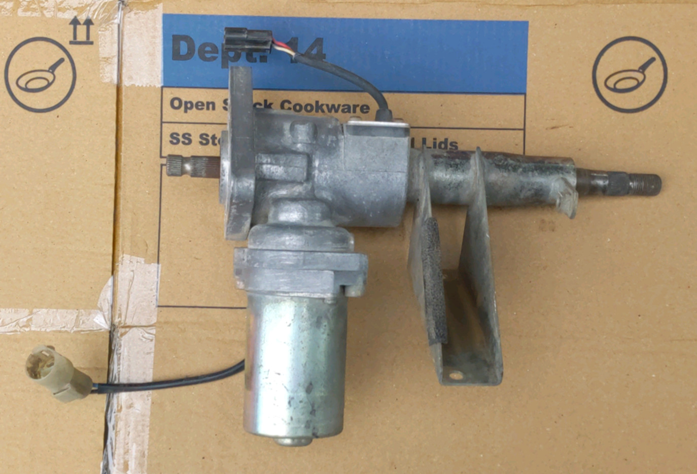 Kubota G2160 Tractor, Power Steering Unit gallery