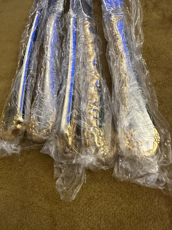 (6) DINNER KNIVES Oneida Community GOLDEN BELLE ROSE Stainless Flatware gallery