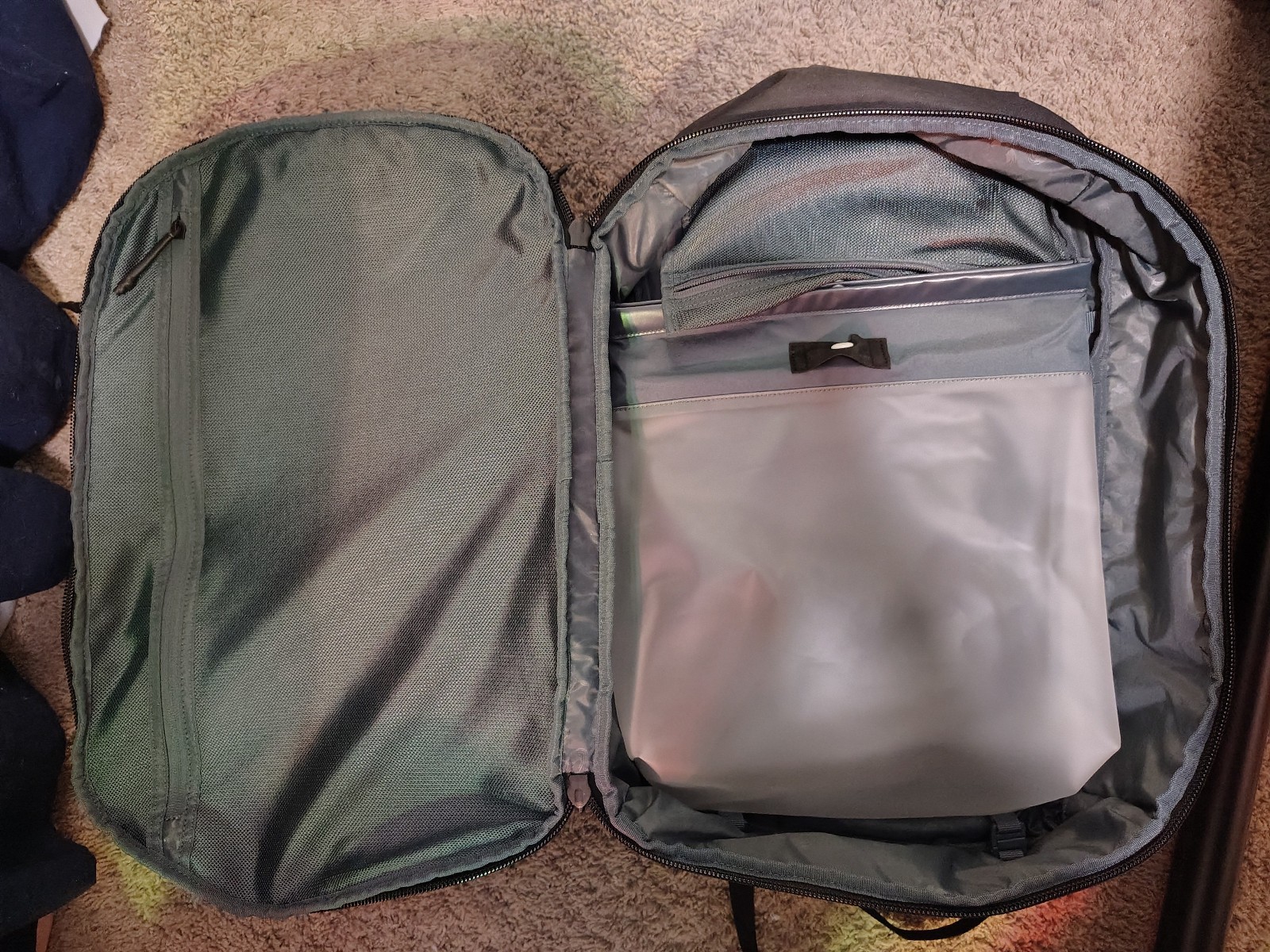 Thule Aion 40L Travel Backpack, Durable & Water-Resistant, Polyester, Black 2