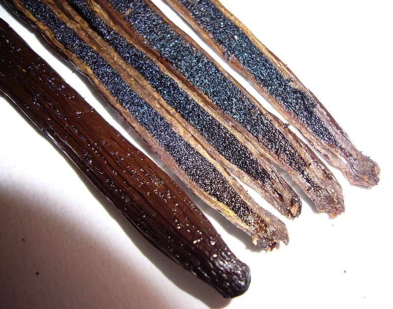Grade A Organic Vanilla Beans for Baking 25 Pack gallery