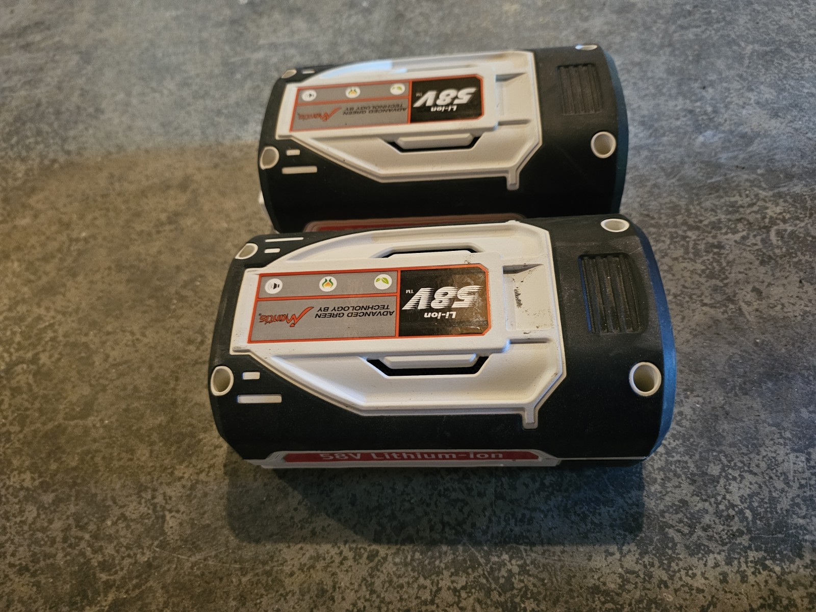 Mantis 58 Volt Li-ion Rechargeable Battery gallery