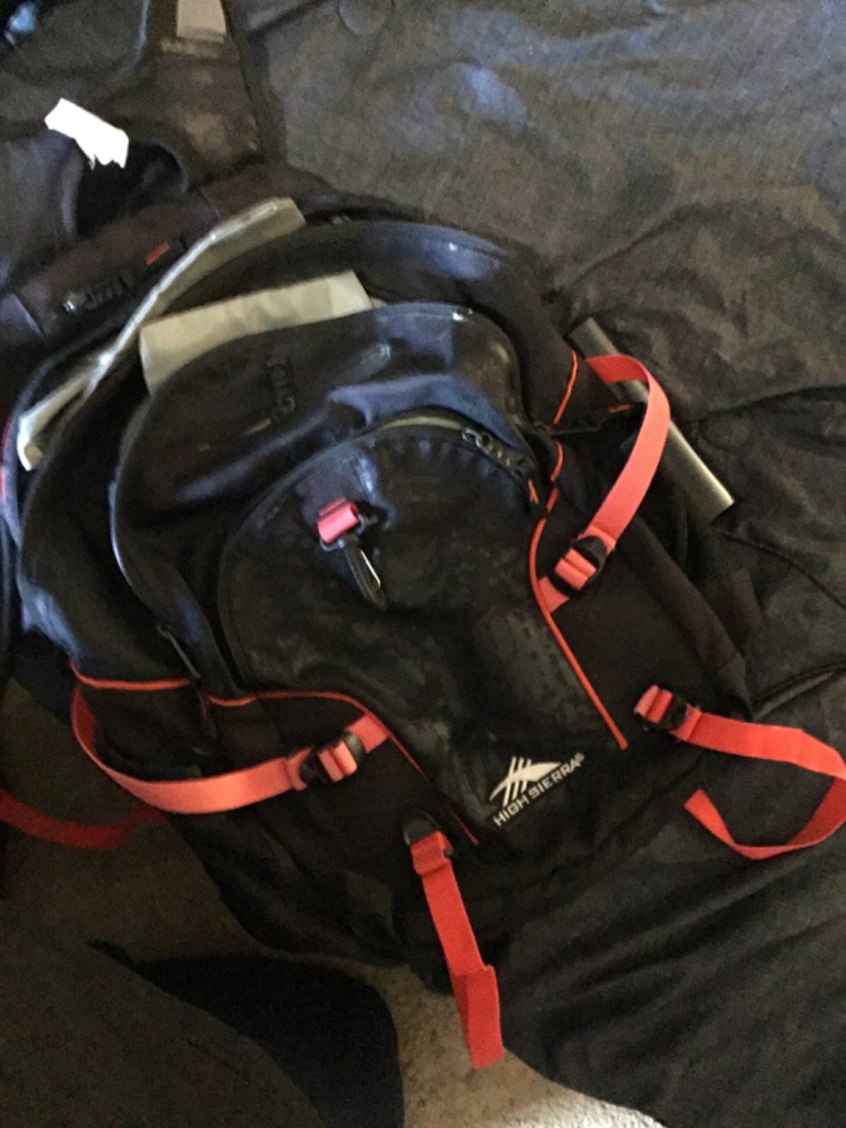 High Sierra backpack vintage black red great condition. 4