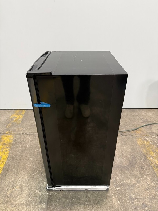 Midea 3.3 cu ft Compact Mini Fridge - MRM33S8ASL gallery