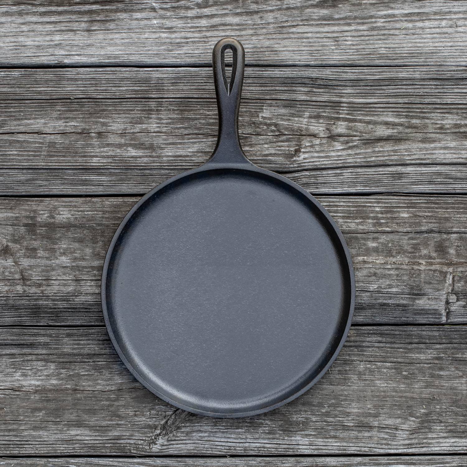 Lodge Logic Cast Iron Old-Style Round Griddle gallery