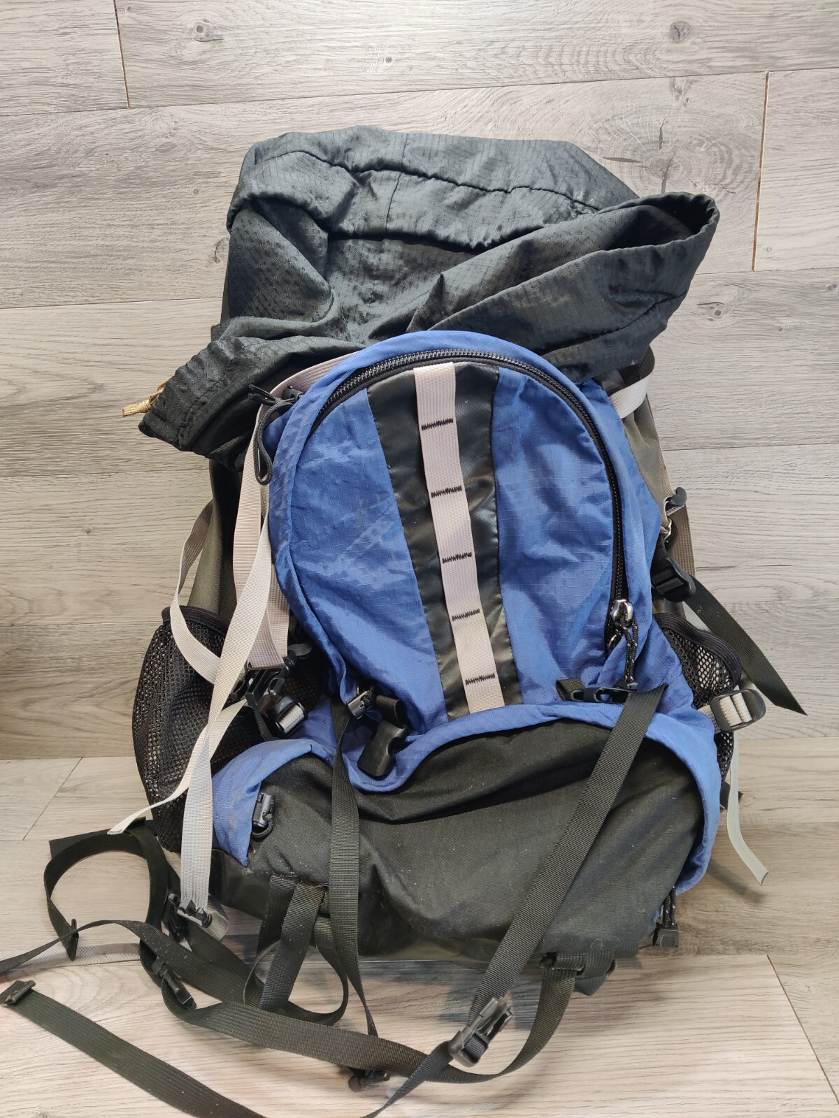 Gregory Forester Hiking Backpack Size M Blue/Black with Internal Frame