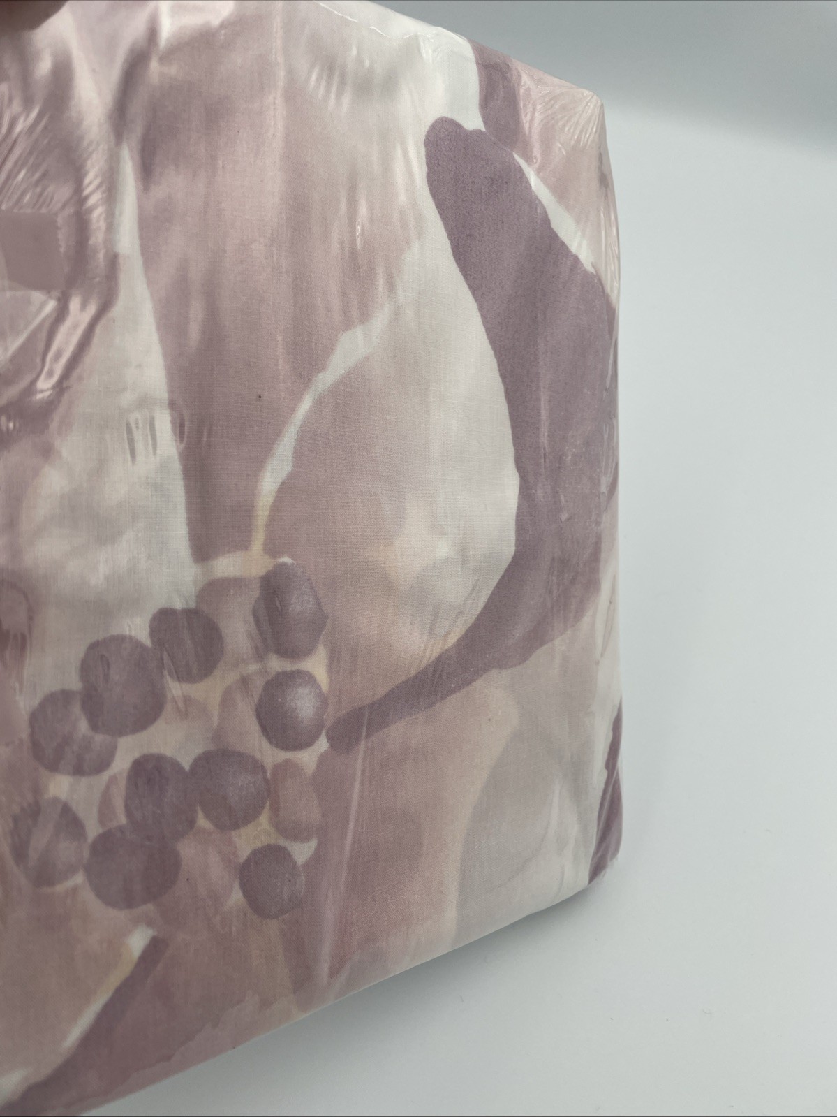 Wamsutta Supercale Plus No Iron 200TC two Standard Pillowcases Grape Multi gallery