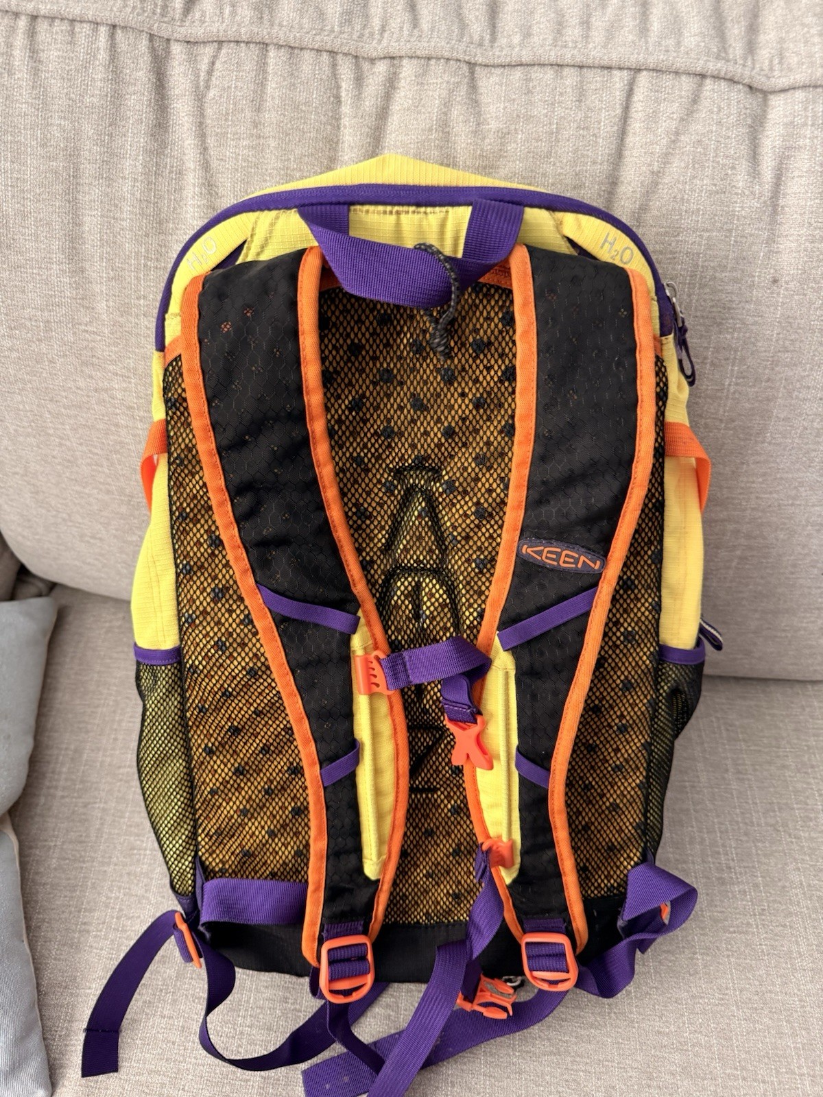 Keen yellow backpack With Rain Cover 2