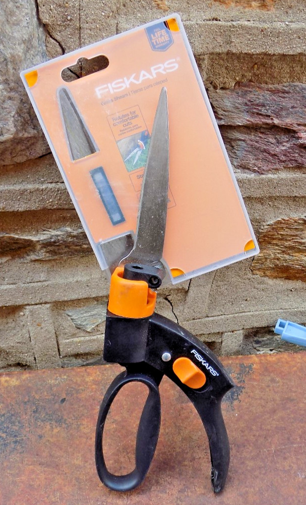 Fiskars Grass Shears Rotating Handle Stainless Steel Shear Ease Technology NEW