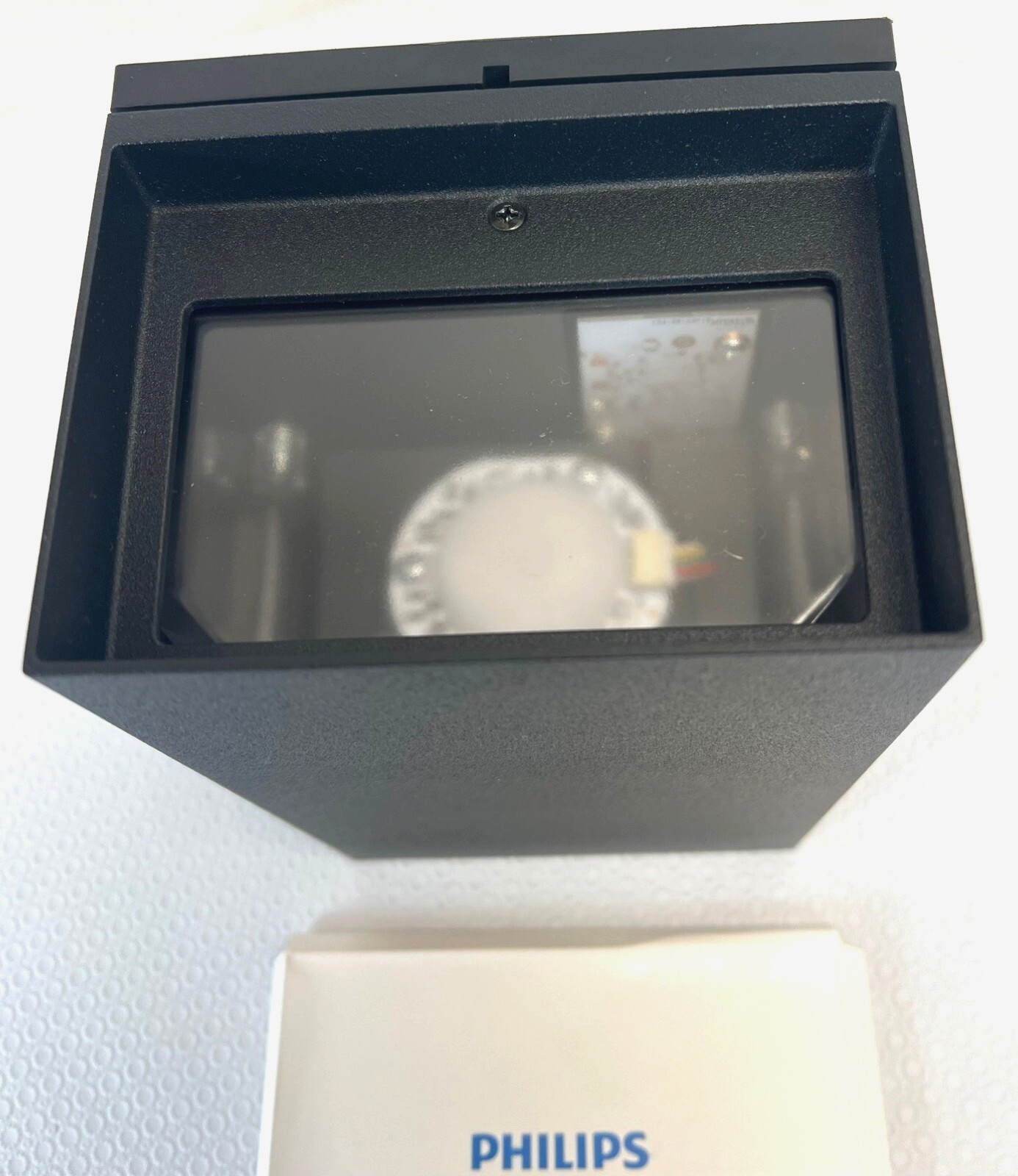 Philips Hue Resonate White & Color Ambiance Outdoor Wall LED Wall Light-FREE S/H gallery