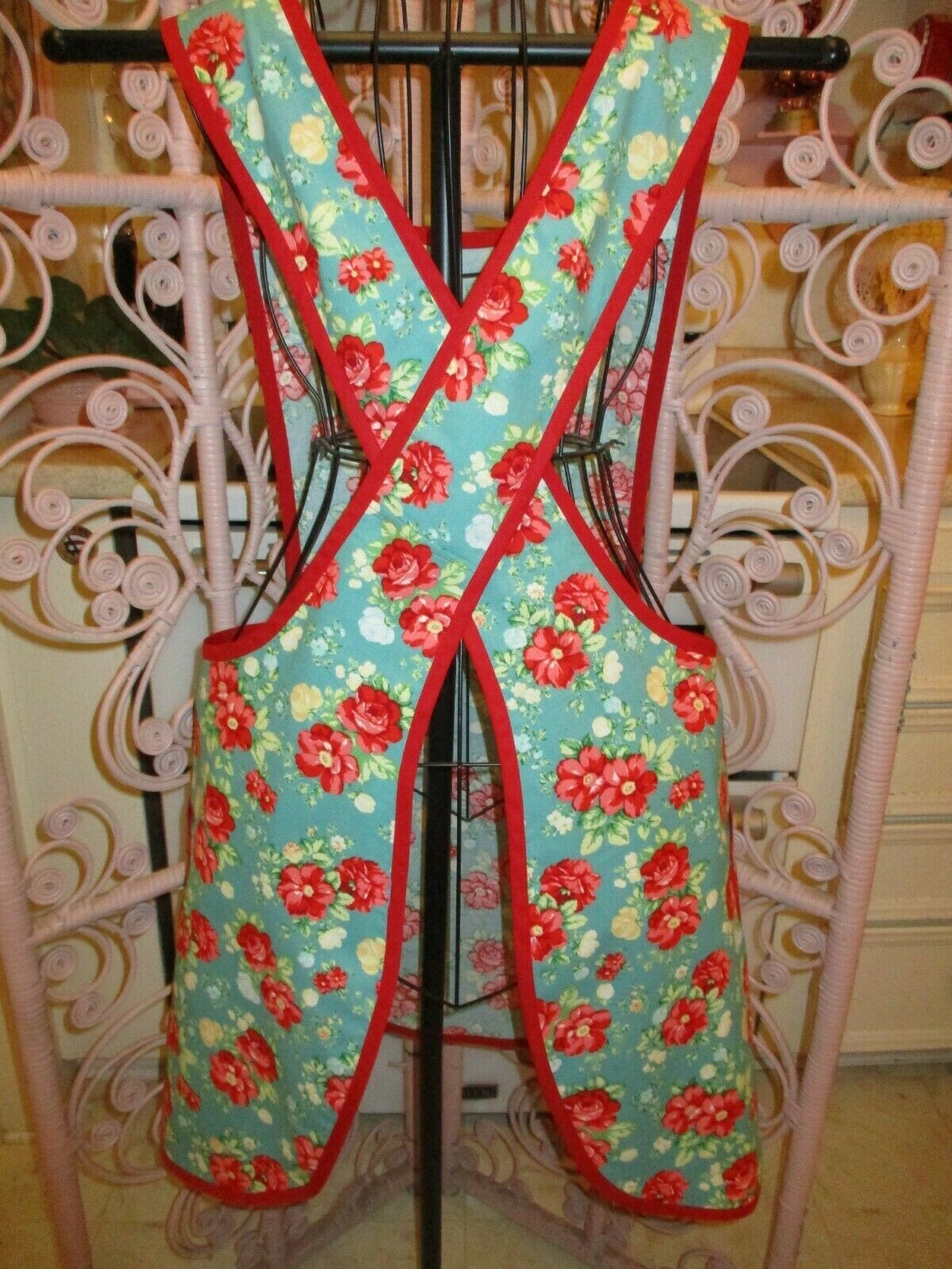 HANDMADE CRISS CROSS APRON SIZE LARGE gallery