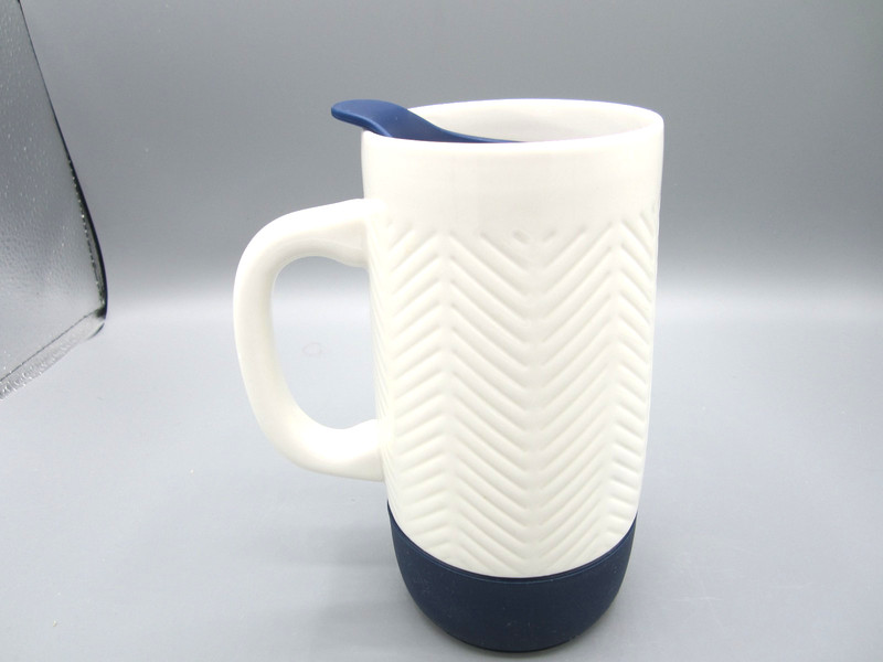 Ello, White Etched Herringbone Pattern Blue Rubber Bottom Blue Lid 18 oz (361) gallery
