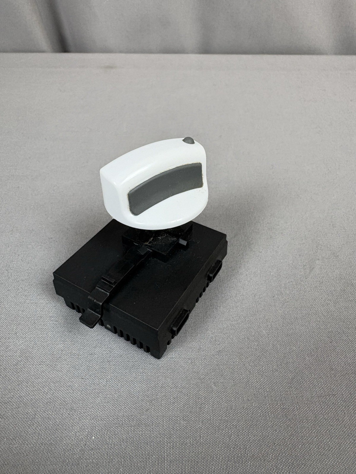 Whirlpool Washer Temperature Selection Switch w/ White and Gray Knob #8577786 gallery