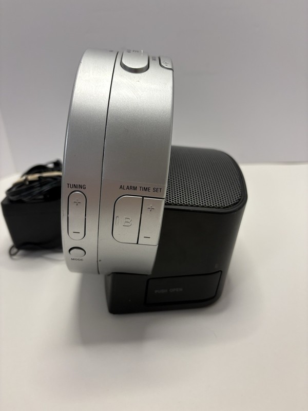 Sony Dream Machine ICF-CD3iP FM/AM Clock Radio w/CD Player iPhone Dock TESTED gallery