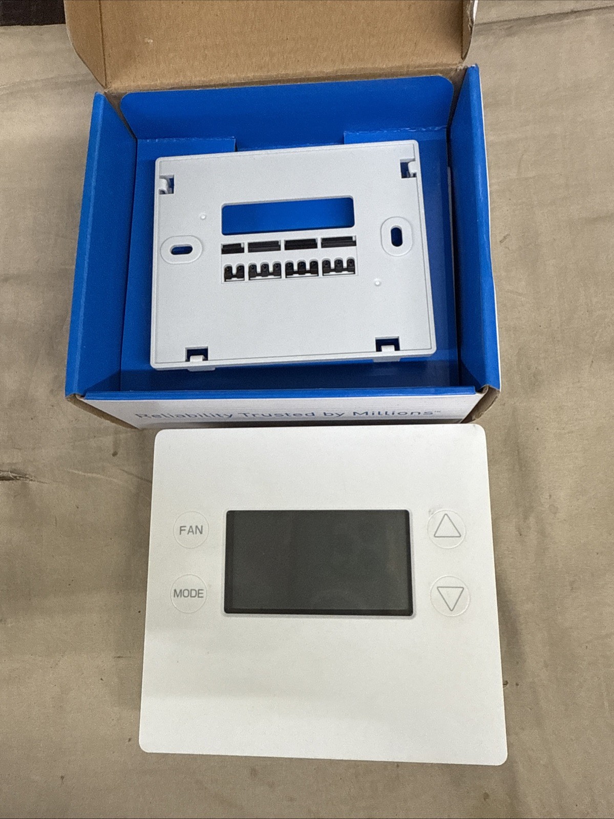 2gig Z-Wave 700 Smart Programmable Thermostat 2GIG-STZ-1 gallery