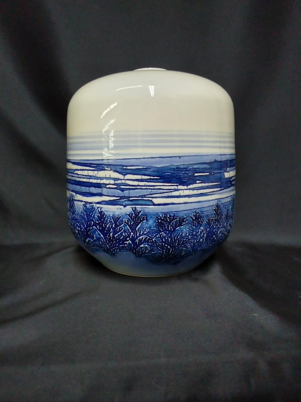 Akemi Fujii White Porcelain Vase – Line-Carved Forest Design, 27cm gallery