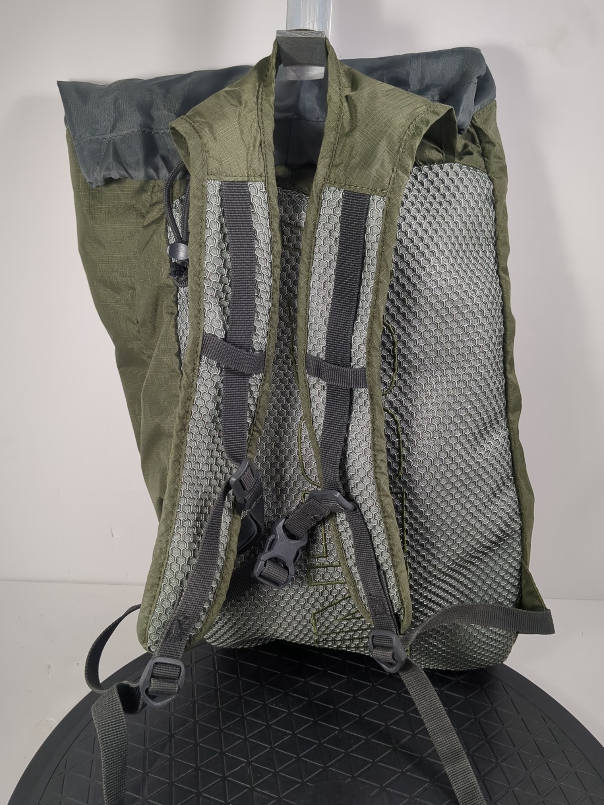 Ascend Backpack Water Resistant Pack Hiking Light Weight Dash 720 Green 2