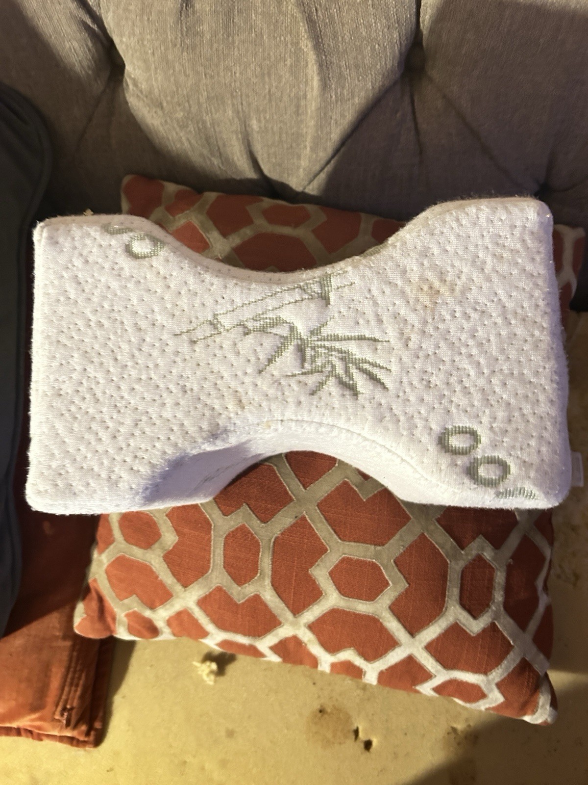 Sacred Thread Memory Foam Knee Pillow for Side Sleepers for Knee and Back Pain gallery