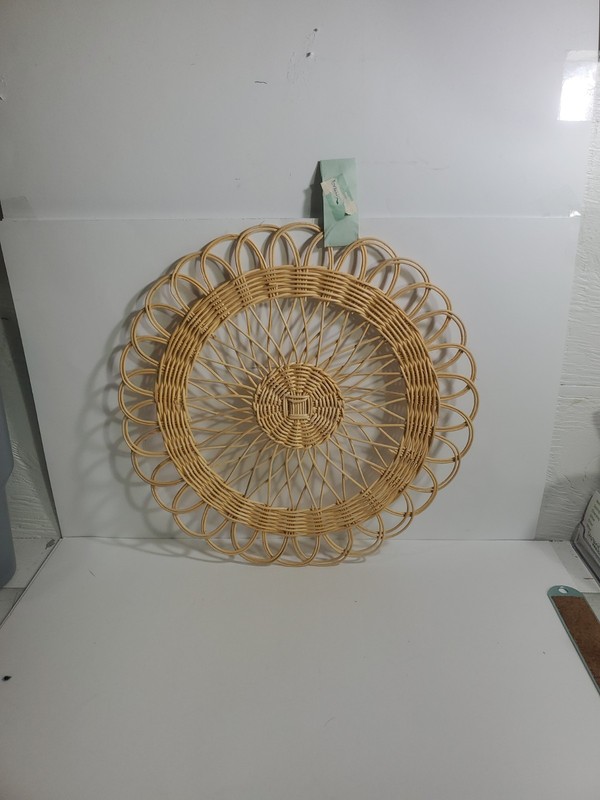 Woven Wicker Flat Disk Natural Color Wall Hanging Scalloped Edge Blank 12in S gallery