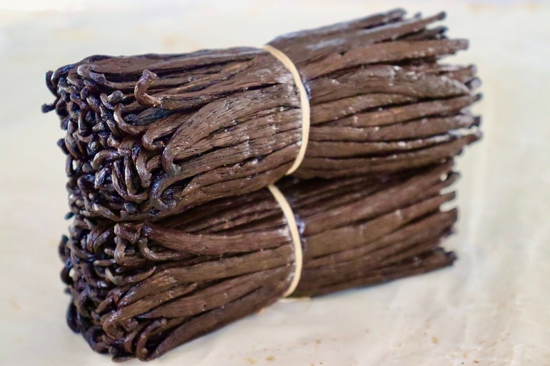 Fresh Madagascar Grade A ORGANIC Bourbon Vanilla Beans [Whole] gallery