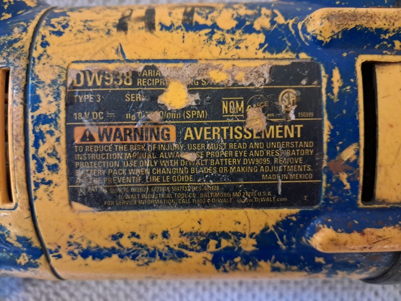 Dewalt DW938 Type 3 18V Reciprocating Saw and 2 Dewalt DC9096 Battery Packs gallery