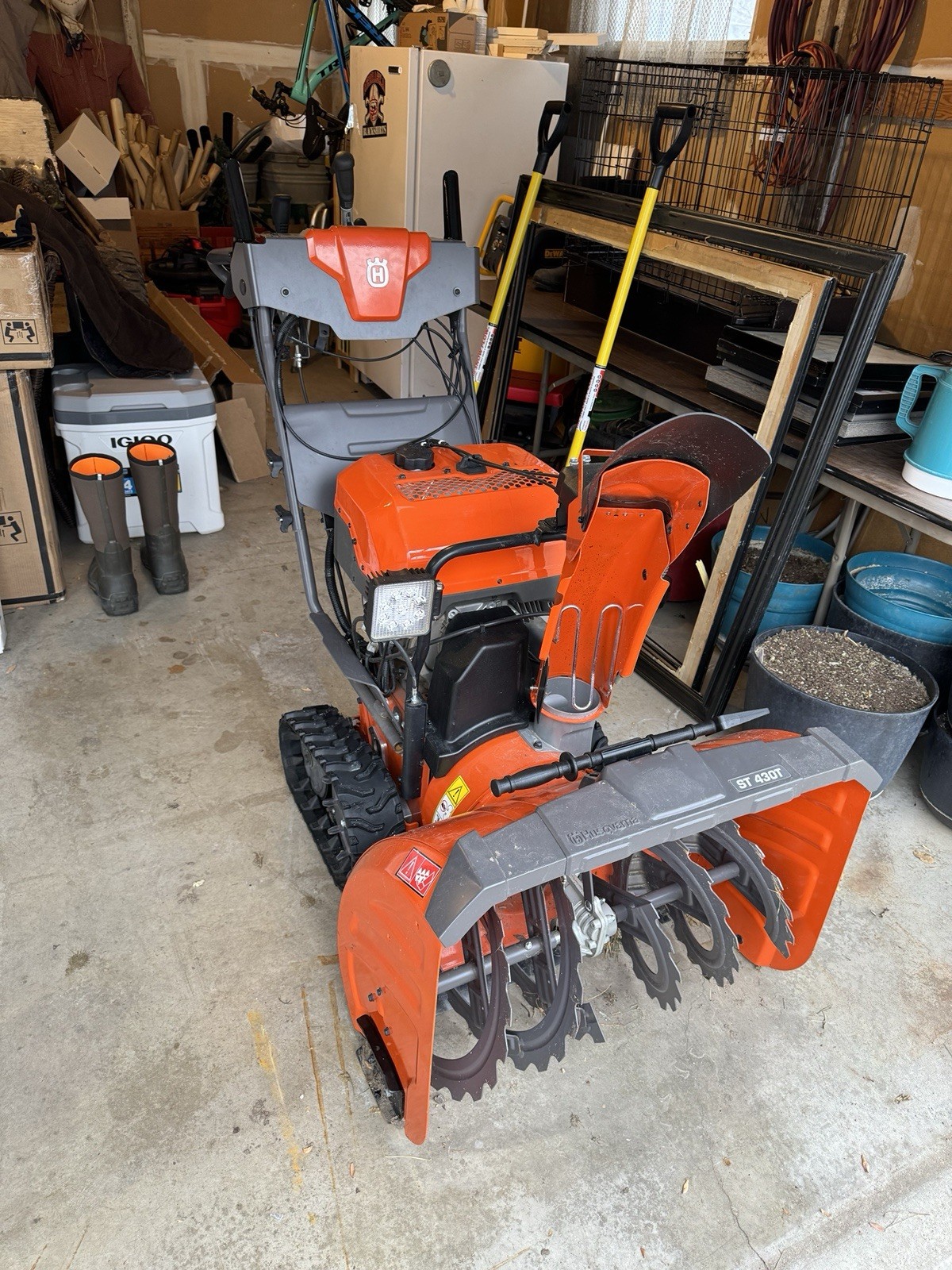 Husqvarna ST430T (30") 420cc Two-Stage Hydrostatic Track Driven Snow Blower gallery