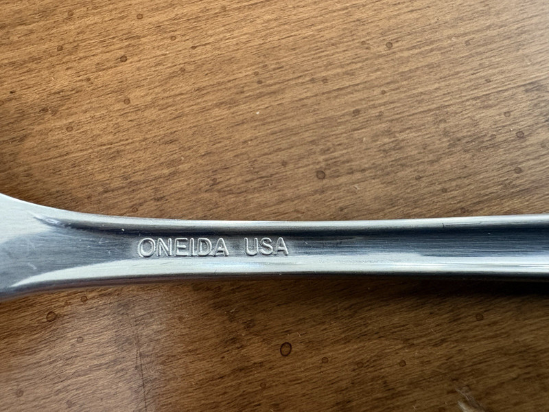 Oneida Bittersweet Repose Flatware Set 22 Pc Four 5-piece place settings gallery
