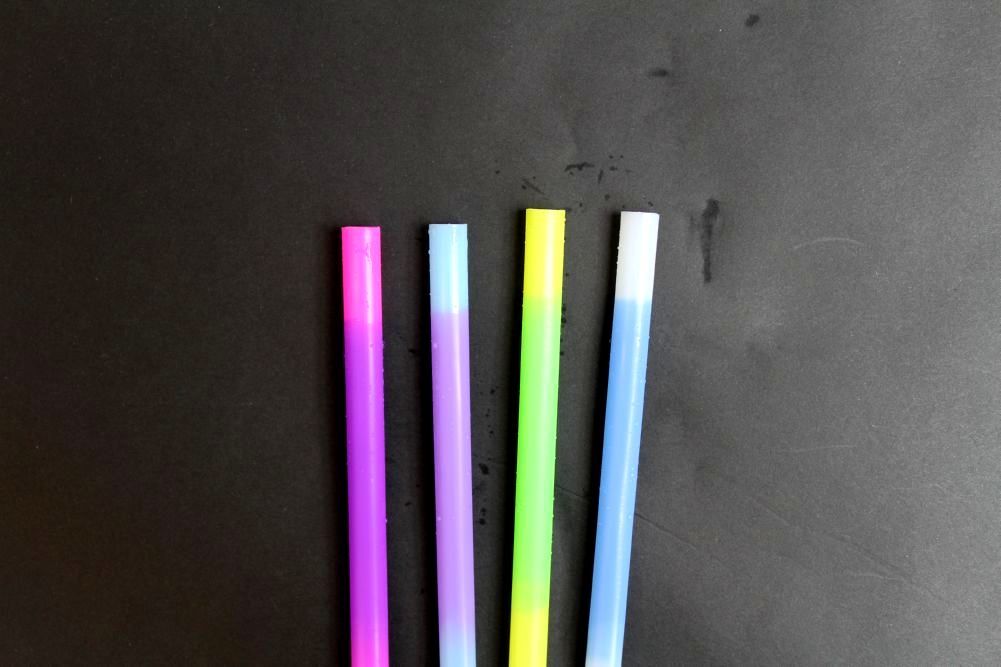9" Plastic Party Straws -Color Shifting Drinking Straws,(15 Pack) Magic D Straws gallery