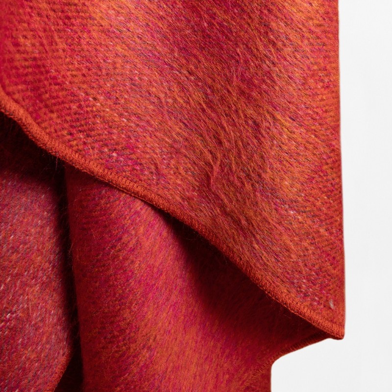 DOUBLE DENSITY ALPACA WOOL BLANKET THROW | QUEEN SIZE | SOFT & WARM – FIERY RED gallery