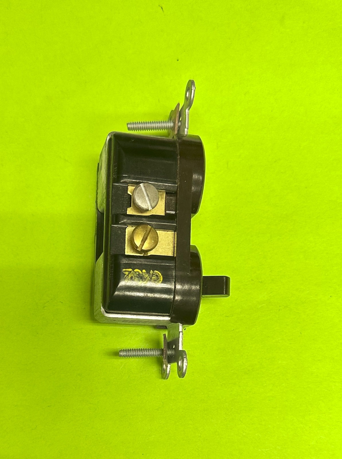Leviton 5226 COMBINATION SP Toggle Switch & PILOT LIGHT 15A 125V BROWN gallery