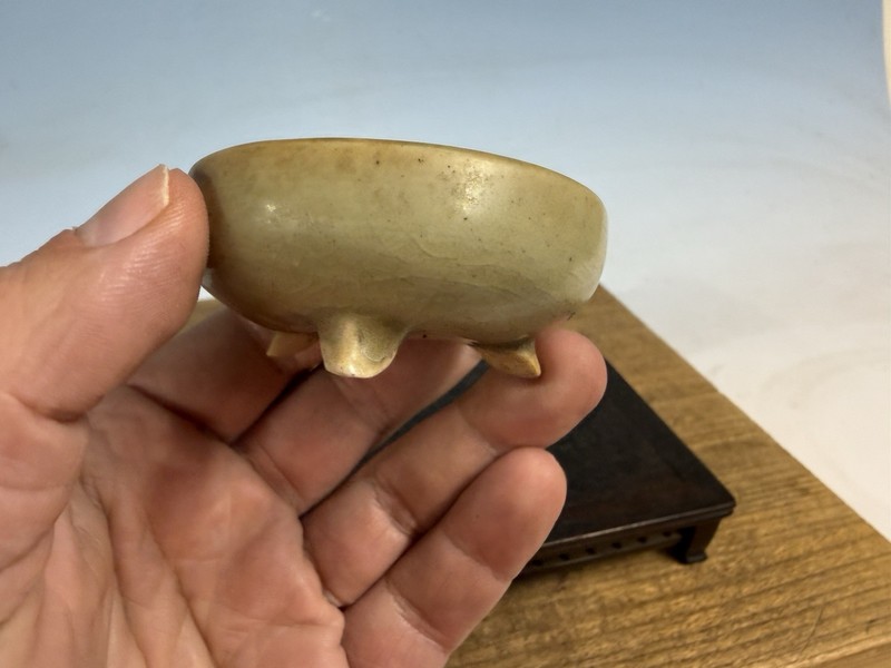 Japanese Unknown Maker Shohin Bonsai Tree Pot 2 1/2 By 1 1/8” Cream Glaze gallery
